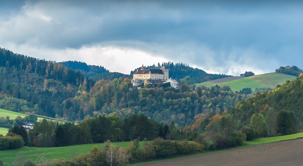 Schloss Krumbach in der Buckligen Welt: Vom Hotel zur Schule