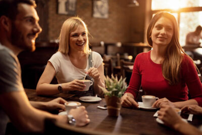 Café-Gemütlichkeit: einfach das Leben beobachten